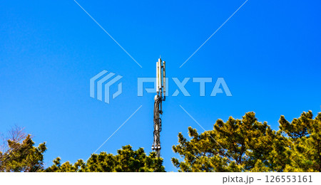 スマホ 基地局 の アンテナ 【 携帯電話 の 設備投資 の イメージ 】 スマホ 基地局 の アンテナ 【 携帯電話 の 設備投資 の イメージ 】 126553161