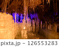 ライトアップされた氷柱 126553283