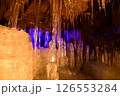 ライトアップされた氷柱 126553284