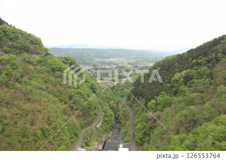 浦山ダムから見下ろす秩父盆地 126553764