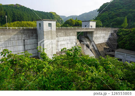 つづらダム（重力式コンクリートダム） 126553803