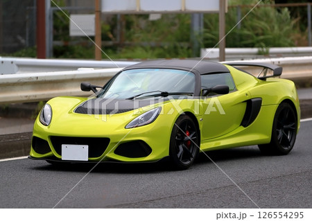 黄色いスポーツカー 黄色いスポーツカー 126554295