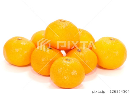有田みかん　和歌山県産　複数　明るい背景 126554504