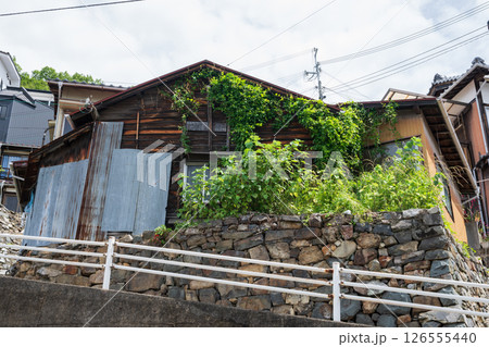 日本の兵庫県たつの市室津の古くてとても美しい建物 126555440
