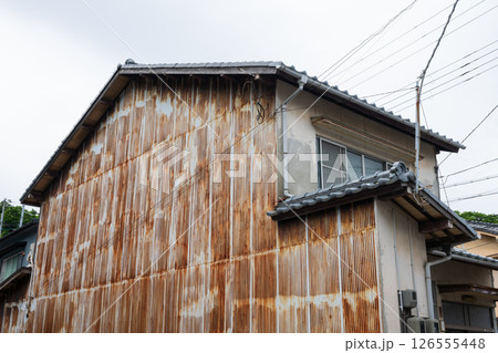 日本の兵庫県たつの市室津の古くてとても美しい建物 日本の兵庫県たつの市室津の古くてとても美しい建物 126555448