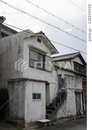 日本の兵庫県たつの市室津の古くてとても美しい建物 日本の兵庫県たつの市室津の古くてとても美しい建物 126555458