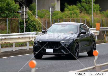 イタリアのSUVスポーツカー 126555712