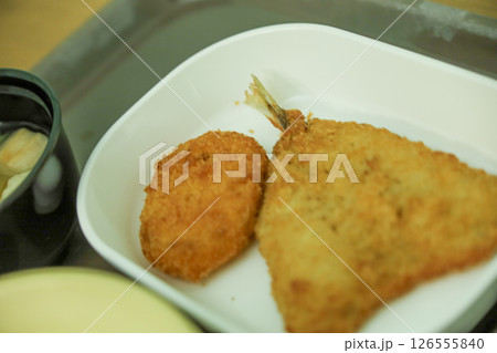 低カロリー減塩病院食(アジフライとコロッケ、味噌汁) 低カロリー減塩病院食(アジフライとコロッケ、味噌汁) 126555840