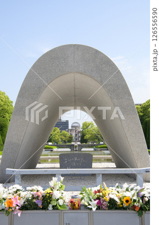 広島平和都市記念碑（原爆死没者慰霊碑） 126556590