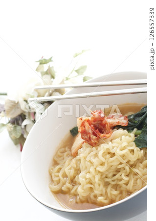 韓国ラーメンのカムジャ麺 126557339