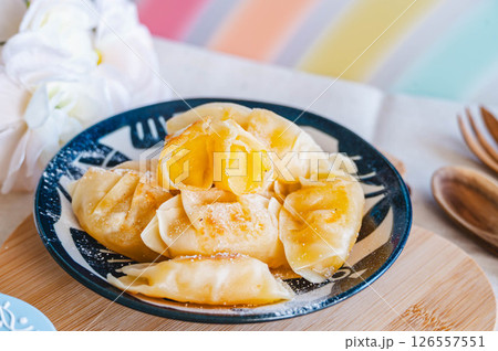 ぎょうざの皮アップルパイ 126557551