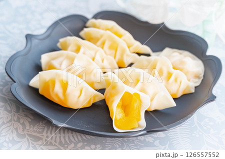 餃子の皮で作るアップルパイ 126557552