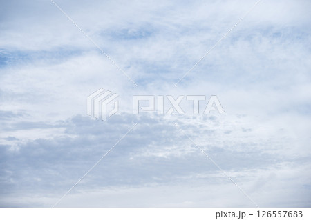雨 雨雲 雲 灰色 白色 初夏 梅雨 5月 6月 イメージ 126557683