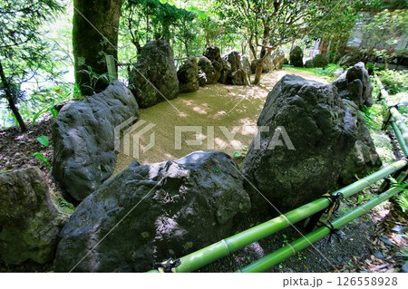 京都・鴨川の水源『貴船川』沿いに建つ… 縁結びの神水【貴船神社】 京都・鴨川の水源『貴船川』沿いに建つ… 縁結びの神水【貴船神社】 126558928