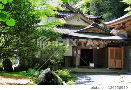 京都・鴨川の水源『貴船川』沿いに建つ… 縁結びの神水【貴船神社】 京都・鴨川の水源『貴船川』沿いに建つ… 縁結びの神水【貴船神社】 126558929