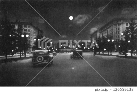 古写真 1933-1945年 東京駅前 丸の内 行幸通りの夜景 古写真 1933-1945年 東京駅前 丸の内 行幸通りの夜景 126559138