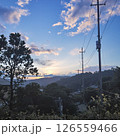 雲の隙間から見える夕焼け空 126559466