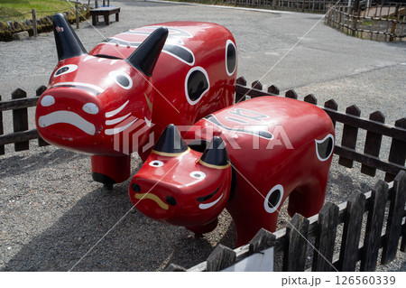 鶴ヶ城（会津若松城）の赤ベコ 126560339