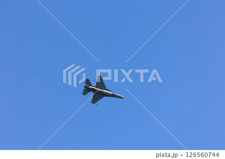 F-16 ファイティング・ファルコン 訓練飛行 F-16 ファイティング・ファルコン 訓練飛行 126560744