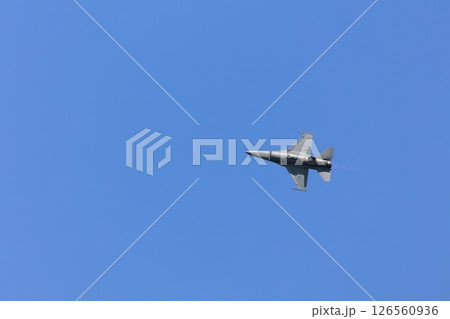 F-16 ファイティング・ファルコン 訓練飛行 F-16 ファイティング・ファルコン 訓練飛行 126560936