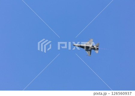 F-16 ファイティング・ファルコン 訓練飛行 F-16 ファイティング・ファルコン 訓練飛行 126560937
