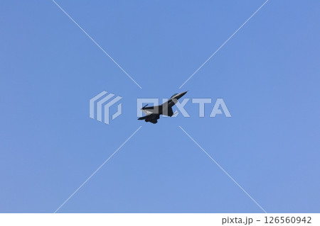 F-16 ファイティング・ファルコン 訓練飛行 F-16 ファイティング・ファルコン 訓練飛行 126560942