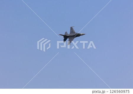 F-16  ファイティング・ファルコン 訓練飛行 126560975
