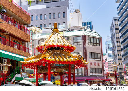 ゴールデンウィークの南京町広場の風景1　兵庫県神戸市中央区 126561222