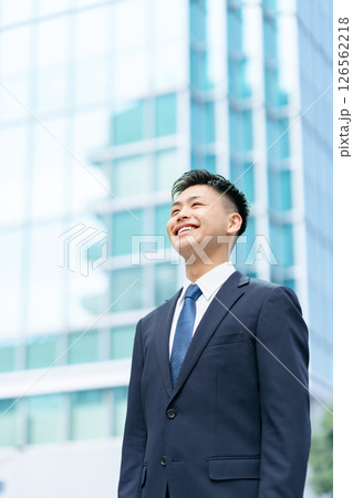 若い男性　ビジネス　ポートレート 126562218