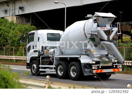 アジテータトラック（コンクリートミキサー車） 126562392