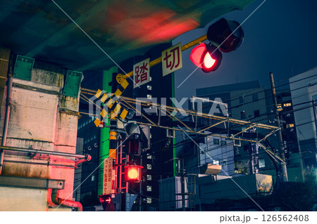 夜の遮断機 厩道踏切(代々木駅) 夜の遮断機 厩道踏切(代々木駅) 126562408