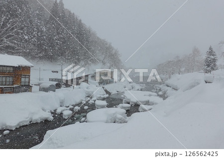 山形県大蔵村 肘折温泉の冬の朝の風景より 山形県大蔵村 肘折温泉の冬の朝の風景より 126562425
