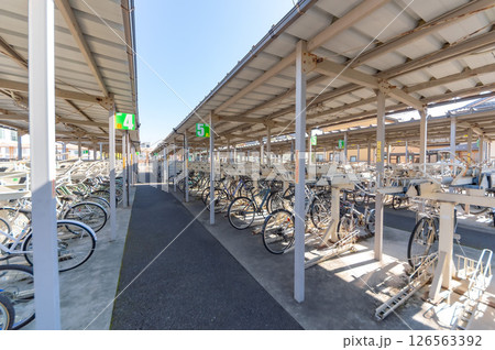 駅前の駐輪場 (2段式サイクルポート) 126563392