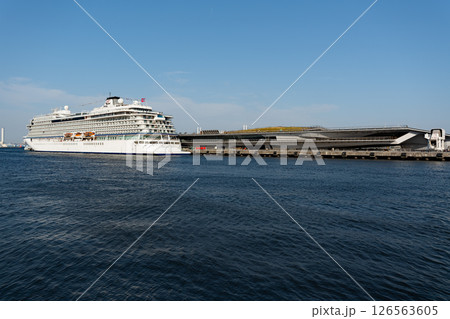 横浜大さん橋に停泊する客船バイキング・ビーナス 126563605