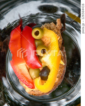 Delicious vegetable sandwich frog 126564416