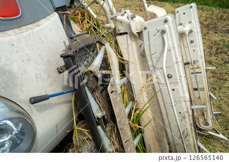 コンバインの修理 コンバインの修理 126565140