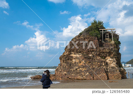 【稲佐の浜　人物有り】 126565480