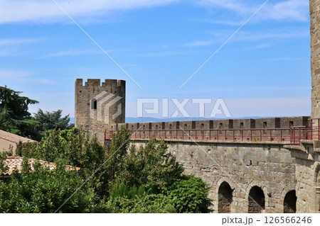 フランス　歴史的城塞都市カルカッソンヌの城壁 126566246