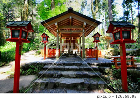 京都・鴨川の水源『貴船川』沿いに建つ… 貴船神社・中社【結社】 126569398