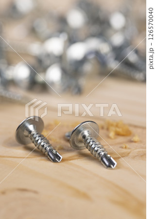 self tapping screw with a drill for fixing wooden boards and other wood materials self tapping screw with a drill for fixing wooden boards and other wood materials 126570040