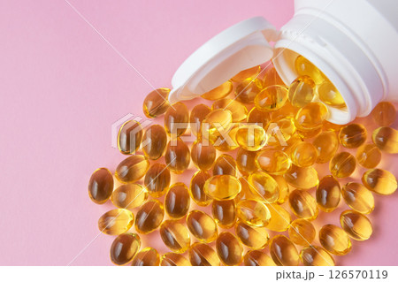 Vitaminen Omega 3 oil in capsules on pink background. Much medical pills and drugs in white plastic bottle. Healthcare concept. 126570119