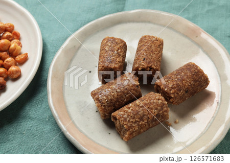 タラカラリ　Thala karali　スリランカのゴマのスイーツ 126571683