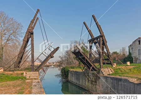 Van Gogh Bridge Open 126571715