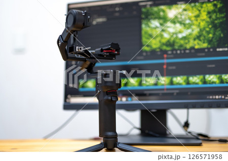 初めての動画撮影、編集イメージ 一眼レフミラーレス ジンバル モニター カラーグレーディング 初めての動画撮影、編集イメージ 一眼レフミラーレス ジンバル モニター カラーグレーディング 126571958
