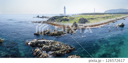 空撮「青森県」 本州最北端に佇む白亜の尻屋埼灯台　下北半島 126572617