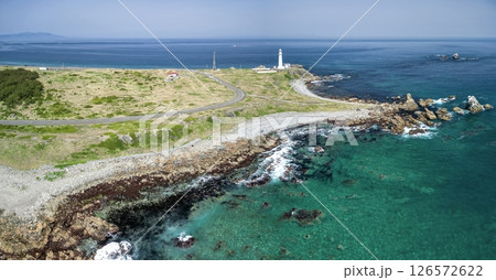 空撮「青森県」 本州最北端に佇む白亜の尻屋埼灯台 下北半島 空撮「青森県」 本州最北端に佇む白亜の尻屋埼灯台 下北半島 126572622