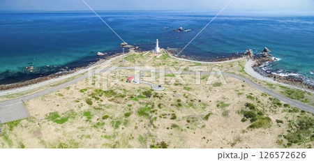 空撮「青森県」 本州最北端に佇む白亜の尻屋埼灯台　下北半島 126572626