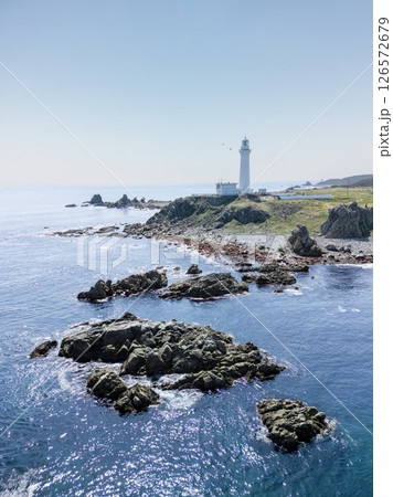空撮「青森県」 本州最北端に佇む白亜の尻屋埼灯台 下北半島 空撮「青森県」 本州最北端に佇む白亜の尻屋埼灯台 下北半島 126572679
