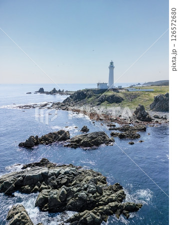 空撮「青森県」 本州最北端に佇む白亜の尻屋埼灯台　下北半島 126572680