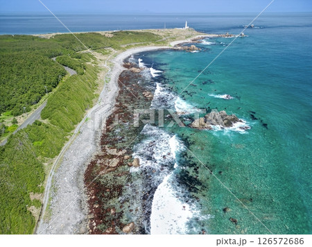 空撮「青森県」 本州最北端に佇む白亜の尻屋埼灯台 下北半島 空撮「青森県」 本州最北端に佇む白亜の尻屋埼灯台 下北半島 126572686